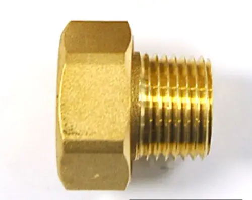 Messing-Schraubanschluss mit Außengewinde, geeignet für die Verwendung mit Danfoss Produkten. Klar erkennbare Gewinde und sechseckige Form für den einfachen Anschluss.